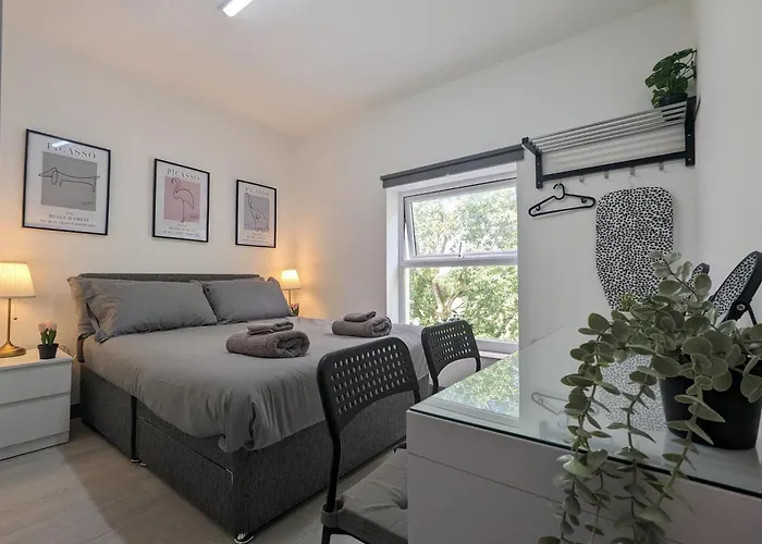 Room Near City Centre Private Bath Free Parking