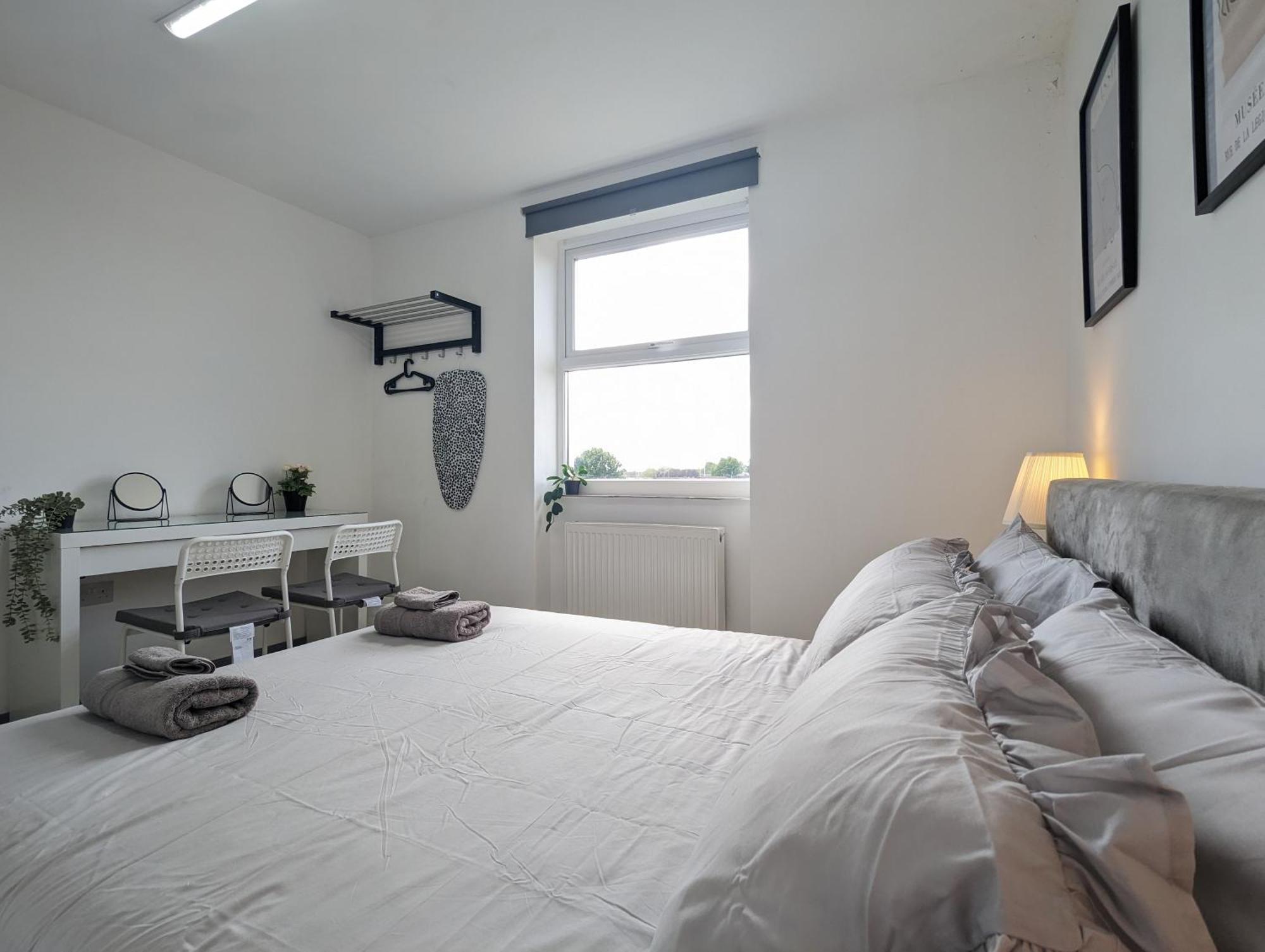 Near Centre Private Bath Free Parking
