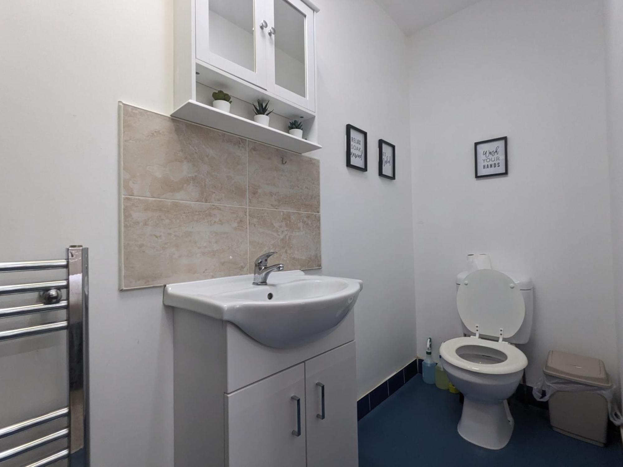 Holiday home Near Centre Private Bath Free Parking *