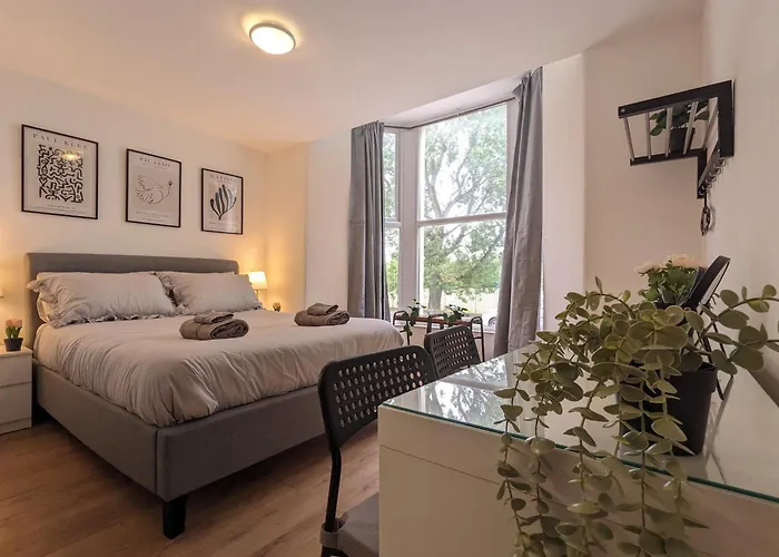 Room Near City Centre Private Bath Free Parking