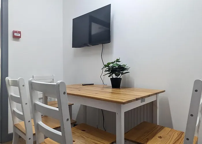 Room Near City Centre Private Bath Free Parking