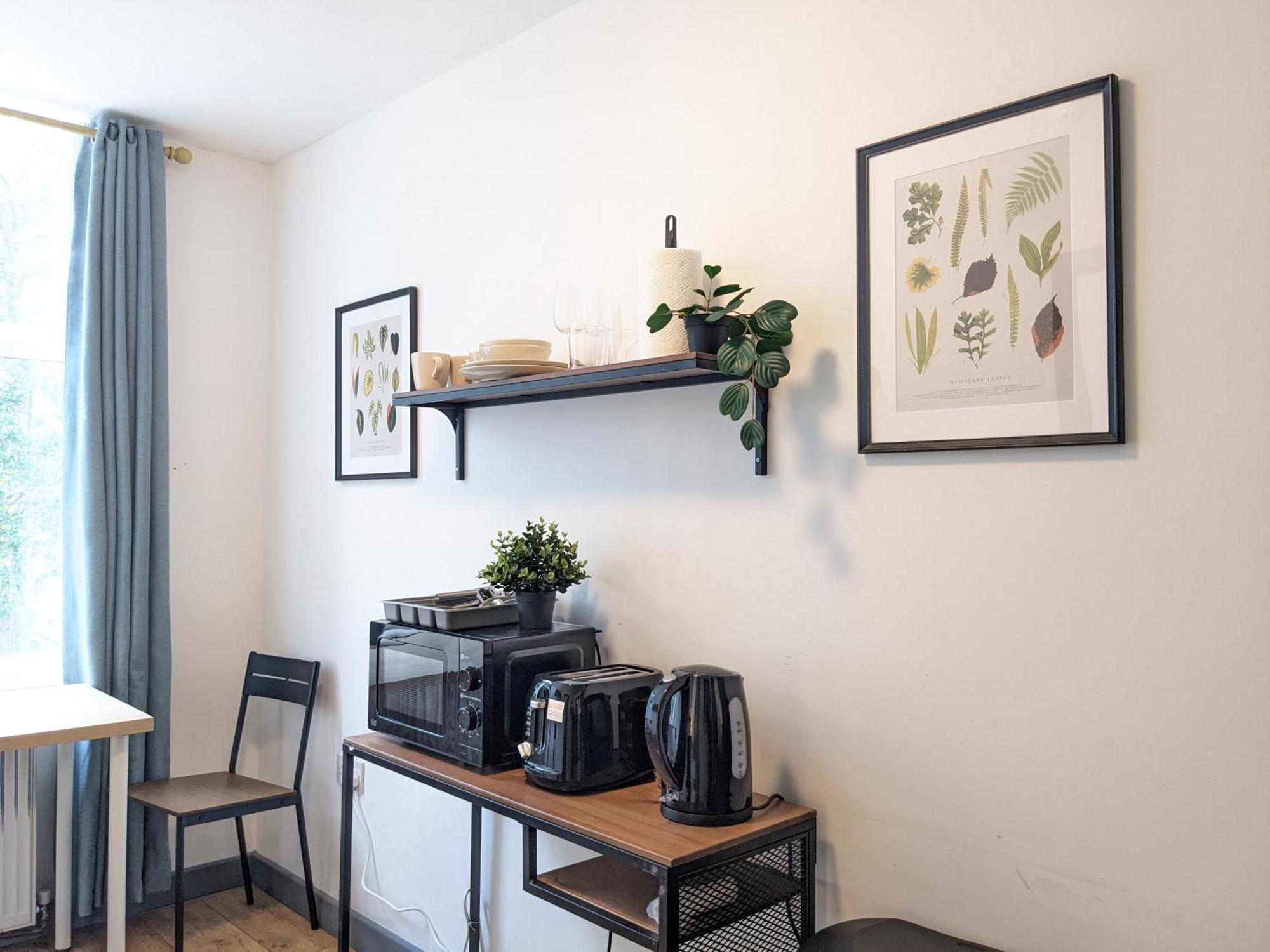Near Centre Private Bath Free Parking *